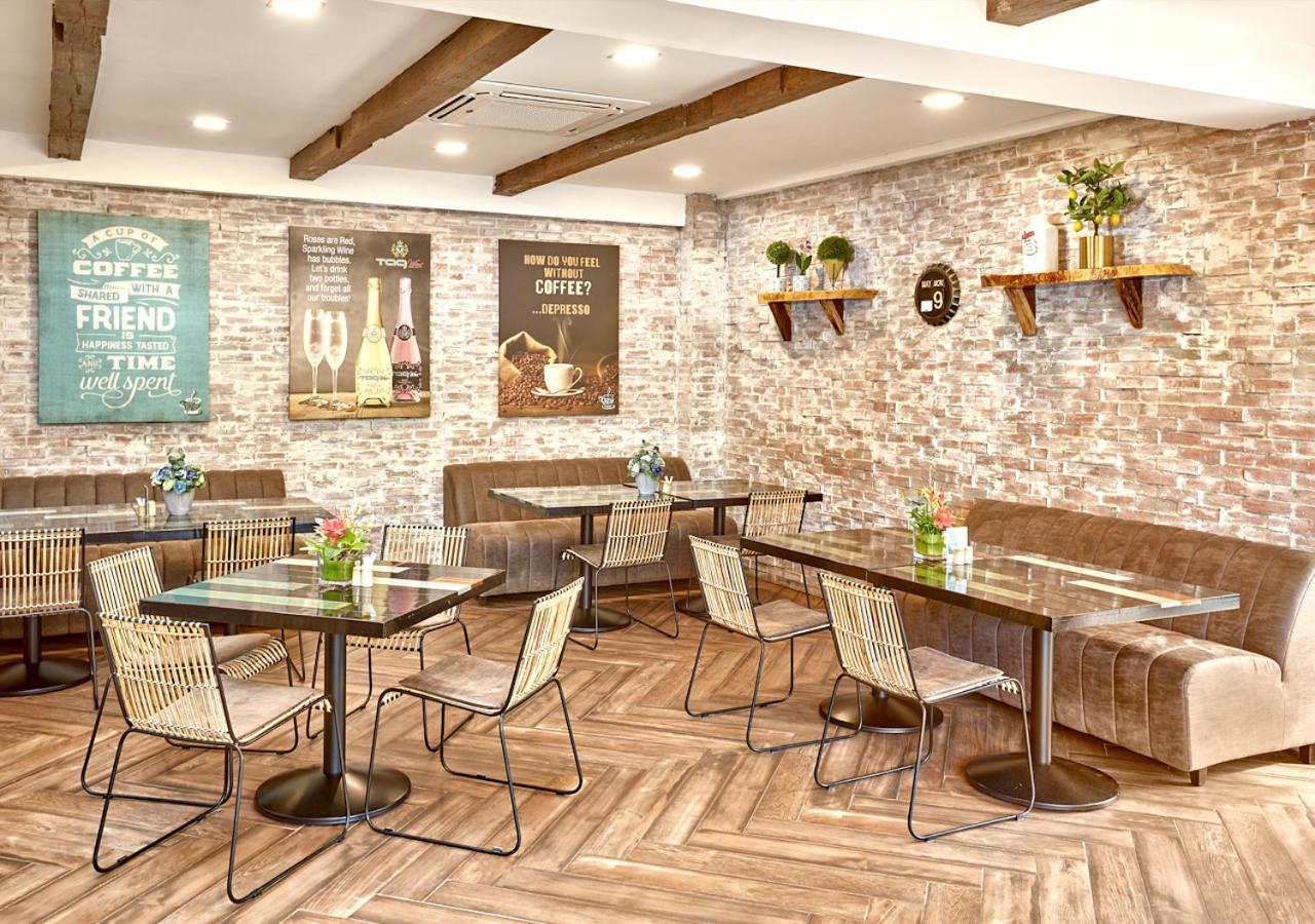 Tag Resort Корон Екстериор снимка