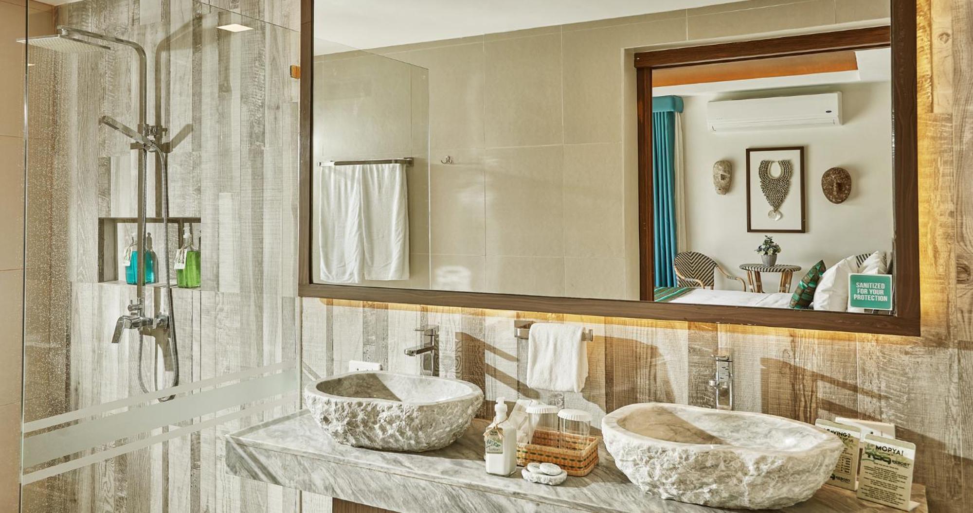Tag Resort Корон Екстериор снимка